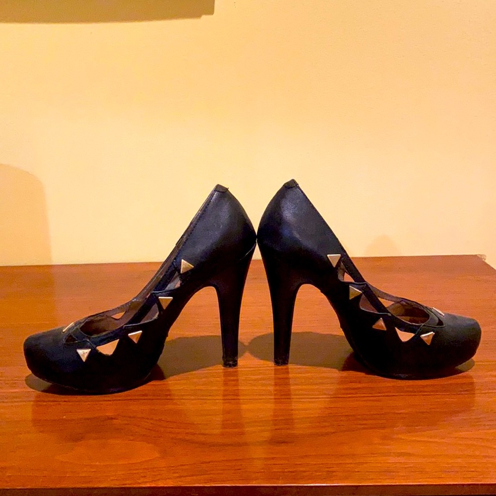 Sz 6, kickass, statement, pumps